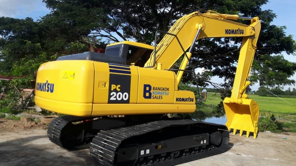 ขายด่วน!! Komatsu PC200-7 ไมล์ชั่วโมง 9000 สภาพสวยมากค่ะ