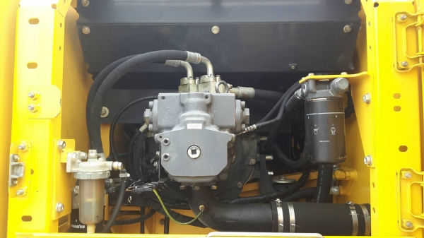 ขายด่วน!! Komatsu PC200-7 ไมล์ชั่วโมง 9000 สภาพสวยมากค่ะ