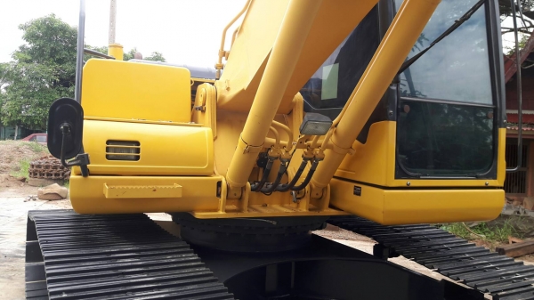 ขายด่วน!! Komatsu PC200-7 ไมล์ชั่วโมง 9000 สภาพสวยมากค่ะ