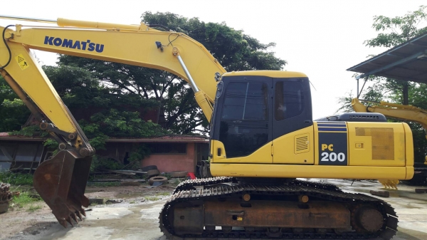 ขายด่วน!! Komatsu PC200-7 ไมล์ชั่วโมง 9000 สภาพสวยมากค่ะ