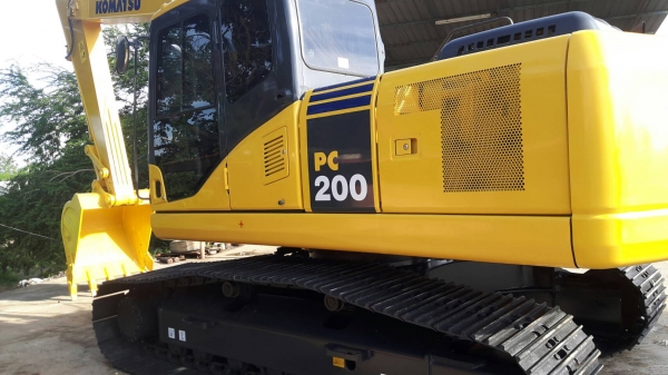 ขายด่วน!! Komatsu PC200-7 ไมล์ชั่วโมง 9000 สภาพสวยมากค่ะ