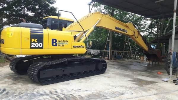 ขายด่วน!! Komatsu PC200-7 ไมล์ชั่วโมง 9000 สภาพสวยมากค่ะ