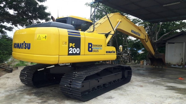 ขายด่วน!! Komatsu PC200-7 ไมล์ชั่วโมง 9000 สภาพสวยมากค่ะ