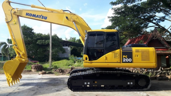 ขายด่วน!! Komatsu PC200-7 ไมล์ชั่วโมง 9000 สภาพสวยมากค่ะ