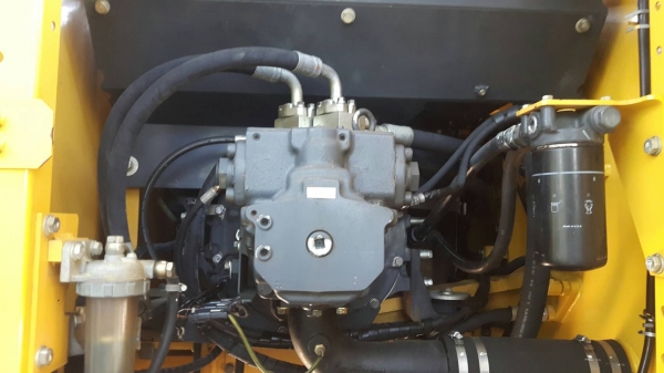 ขายด่วน!! Komatsu PC200-7 ไมล์ชั่วโมง 9000 สภาพสวยมากค่ะ