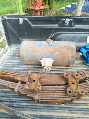 ขายครับเพลาMAGแท้ลูกปืนใหญ่เบรคใหญ่สภาพใหม่พร้อมแหนบ+ถังลม+วาว ราคา27000ต่อรองได้ 0988500292