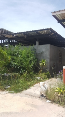 ขายโครงสร้าง 1 หลัง 12x30 เมตร พร้อมห้องกระจก 1 ห้อง ห้องน้ำกว้าง 8&times;16 เมตร 1หลัง 8 ห้อง หม้อแปลง 100 เควีเอ 1 ลูก150,000บาท