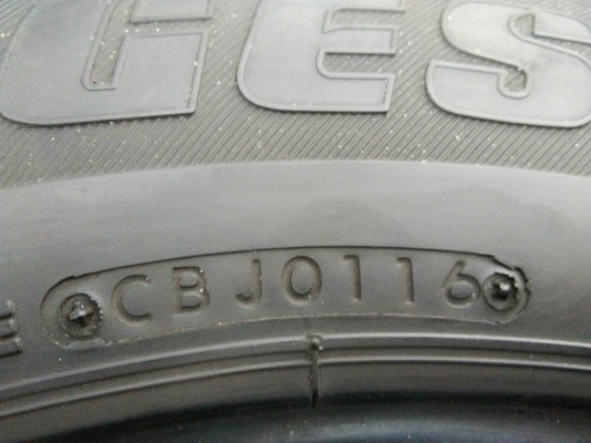 ขายยาง 215/65R16 บริดสโตน ดูราวิส ปี16 ดอกยางหนาเต็มสดไม่มีปะจำนวน 1 ชุด