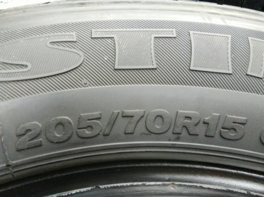 ขายยาง 205/70R15 ไฟร์สโตน ปี16 ดอกยางเต็มหนาสดไม่มีปะจำนวน 1 ชุด