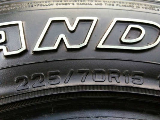 ขายยาง 225/70R15 DUNLOP AT/3  ปี15 ดอกยางหนาสวยสดไม่มีปะจำนวน 1 ชุด
