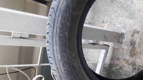 ขายยางรถยนต์เส้นละ200บาท195   60R15นี่ห้อFirestone