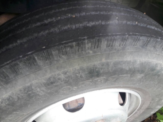รถอีซูซุ 6 ล้อดั้ม NPR 130 แรงม้า ปี 50. , ( รถวิ่ง 1xx,xxx กม. ) สนใจติดต่อ 081 - 6079515