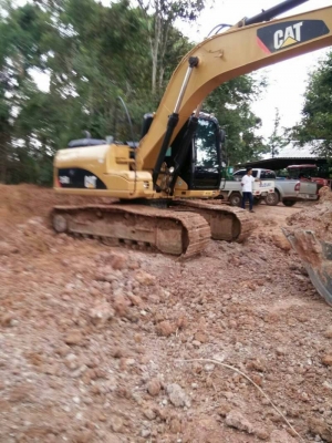 ขาย 1,250,000 CAT 315 D  ไฟฟ้าครบ เครื่องดี ปั้มแรง เอวแน่น ช่วงล่างแน่น แอร์เย็น ไม่รั่วไม่ซึม เอกกสารแจ้งจำหน่าย   รถอยู่ อุบลฯ โทร&amp;ไอดีไลน์ 0610710295