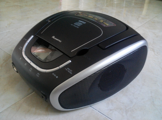 วิทยุ CD กระเป๋าหิ้ว