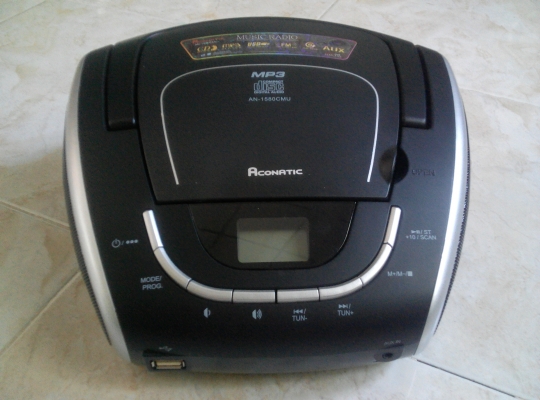 วิทยุ CD กระเป๋าหิ้ว