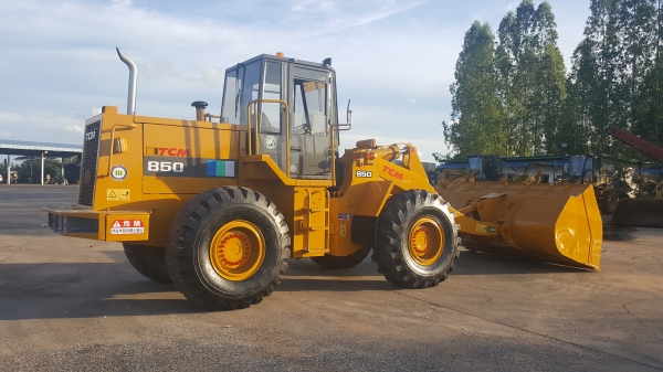 ขายรถตัก TCM 850 แขนยาว