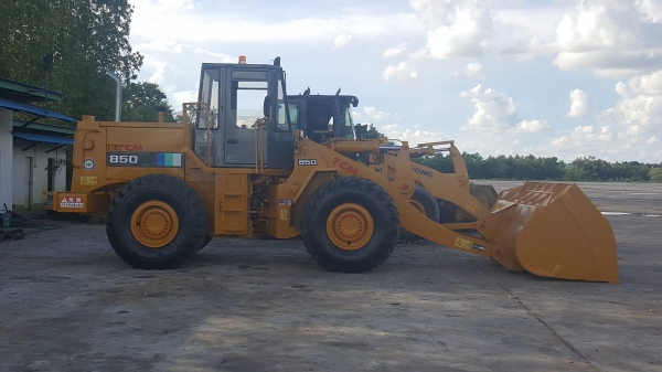 ขายรถตัก TCM 850 แขนยาว