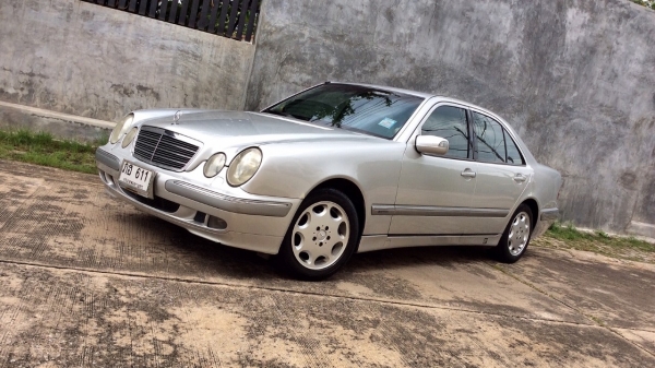 BENZ E200 2001
