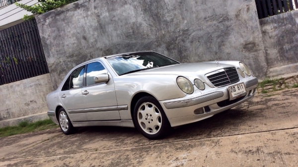BENZ E200 2001