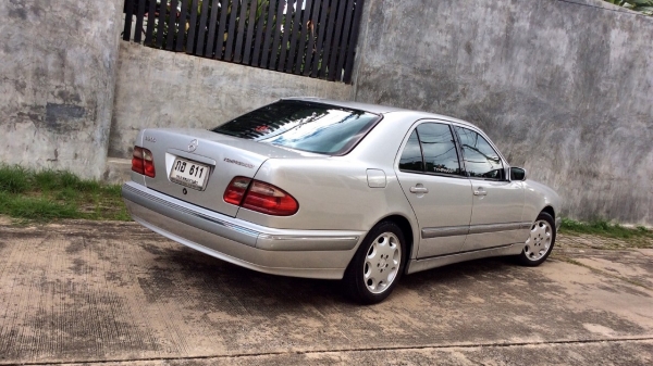 BENZ E200 2001