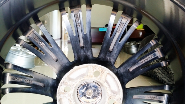 แม็กเก๋ง ขอบ17 4รู100 กว้าง7.5 et42