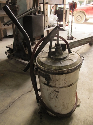 ขายถังปั๊มน้ำมันมือโยก (ไม่มีล้อต้องหาใส่เอง)