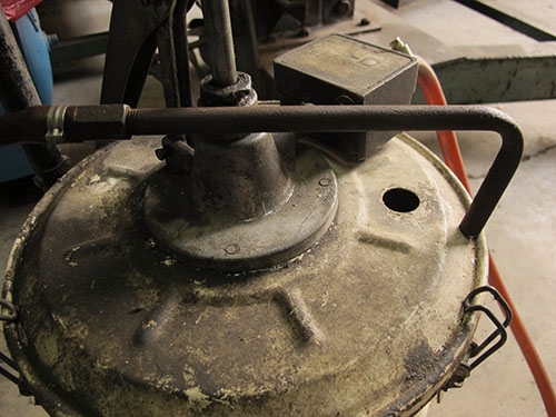 ขายถังปั๊มน้ำมันมือโยก (ไม่มีล้อต้องหาใส่เอง) ขายถังปั๊มน้ำมันมือโยก (ไม่มีล้อต้องหาใส่เอง)