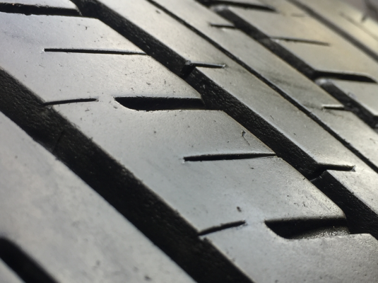 ยาง Bridgestone 215 70 15 ปี16 ดอกเต็ม ไม่มีปะ ใช้ยาว ราคาไม่แพง