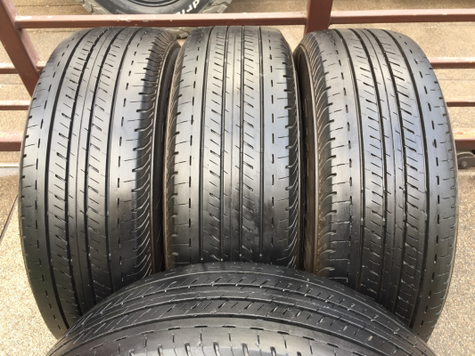 ยาง Bridgestone 215 70 15 ปี16 ดอกเต็ม ไม่มีปะ ใช้ยาว ราคาไม่แพง