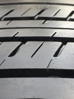 ยาง Bridgestone 215 70 15 ปี16 ดอกเต็ม ไม่มีปะ ใช้ยาว ราคาไม่แพง