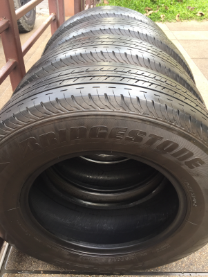 ยาง Bridgestone 215 70 15 ปี16 ดอกเต็ม ไม่มีปะ ใช้ยาว ราคาไม่แพง