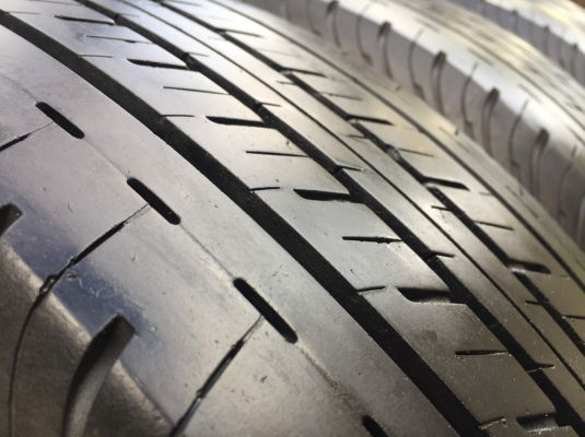 ยาง Bridgestone 215 70 15 ปี16 ดอกเต็ม ไม่มีปะ ใช้ยาว ราคาไม่แพง