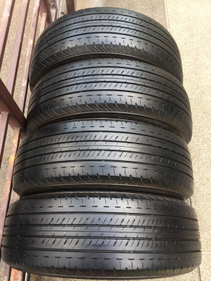 ยาง Bridgestone 215 70 15 ปี16 ดอกเต็ม ไม่มีปะ ใช้ยาว ราคาไม่แพง