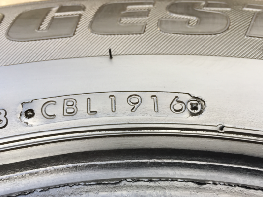 ยาง Bridgestone 215 70 15 ปี16 ดอกเต็ม ไม่มีปะ ใช้ยาว ราคาไม่แพง