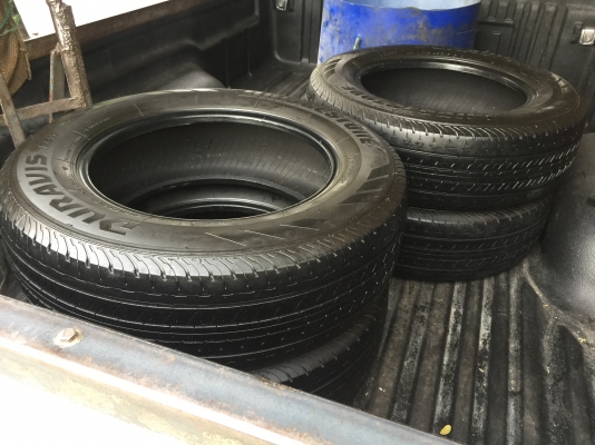 ยาง Bridgestone 215 70 15 ปี16 ดอกเต็ม ไม่มีปะ ใช้ยาว ราคาไม่แพง