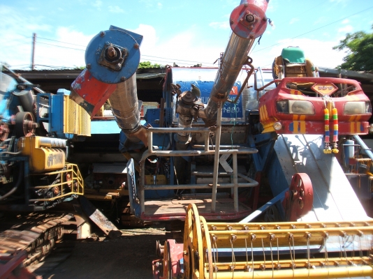 ขายรถเกี่ยวข้าวไทเส็ง เดี่ยวทรนงปี 48 อุ้ม 2.5 ตัน ตัวเดิน 12HT ปั้้มไดกิ๊นส์เบอร์ 23 เครื่องอีซูซุ 210 แรงม้า