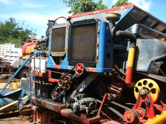 ขายรถเกี่ยวข้าวไทเส็ง เดี่ยวทรนงปี 48 อุ้ม 2.5 ตัน ตัวเดิน 12HT ปั้้มไดกิ๊นส์เบอร์ 23 เครื่องอีซูซุ 210 แรงม้า