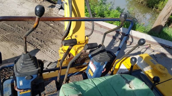 ขายด่วนรถแบคโฮKOMATSUโคมัสซูรุ่นยอดนิยมสวยๆPC20-6เครื่องโคมัสซู3D84เครื่องดีปั่มแรงรถนอกเพิ่งนำเข้ามาใหม่ยังไม่เคยใช้งานในเมืองไทยเลย