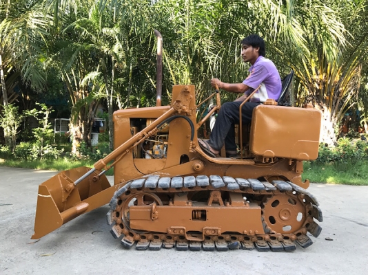 ขาย รถแทรคเตอร์ตีนตะขาบ KOMATSU D10S สภาพเดิมๆจากญี่ปุ่นยังไม่เคยใช้งานในไทย 99,000 เท่านั้น!!