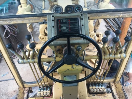 ขาย 1,890,000 CAT 140 G 72 V S/N 9423 เครื่องดีหัวฉีดไดเร็ค เกียร์แรง หัวเก๋ง เอวอ่อน ยางดี รถอยู่ ชลบุรี 090-772-3710 090-772-3708