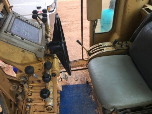 ขาย 1,890,000 CAT 140 G 72 V S/N 9423 เครื่องดีหัวฉีดไดเร็ค เกียร์แรง หัวเก๋ง เอวอ่อน ยางดี รถอยู่ ชลบุรี 090-772-3710 090-772-3708