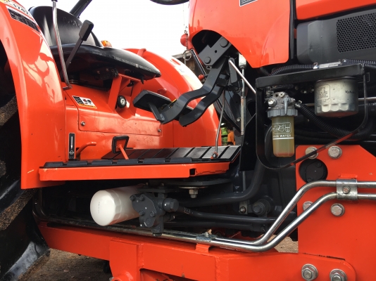 ขาย L4708DT พร้อมใบดันหน้า+โรตารี่ รถ180ช.ม. ปี59 เดิมทั้งคัน รถเกรดAสภาพ98\% เหมือนได้รถใหม่