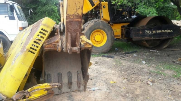 ขาย 175,000  SUMITOMO  2500 EJ  เครื่องดี  ปั้มแรง เอวแน่น  ช่วงล่างดี รถใช้งานได้ครับ เหมาะกับงานก่อสร้าง ตักดินใส่ดั้มหกล้อ   รถอยู่ ร้อยเอ็ด 090-772-3710 090-772-3708