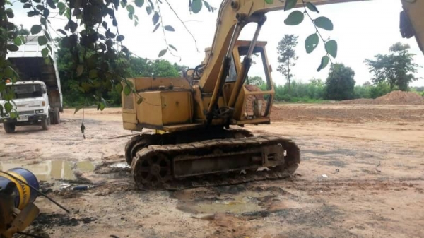 ขาย 175,000  SUMITOMO  2500 EJ  เครื่องดี  ปั้มแรง เอวแน่น  ช่วงล่างดี รถใช้งานได้ครับ เหมาะกับงานก่อสร้าง ตักดินใส่ดั้มหกล้อ   รถอยู่ ร้อยเอ็ด 090-772-3710 090-772-3708