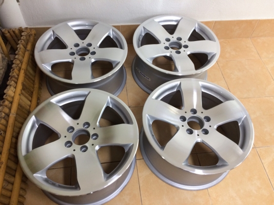 ล้อเบนซ์ ขอบ17 ทำสีมาใหม่ๆ ล้อเบนซ์ ขอบ17 ทำสีมาใหม่ๆ