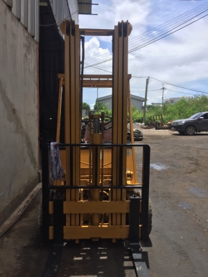 ขายด่วนน!! โคตรถูกก!! KOMATSU รุ่น 14 FD15 เสา 5.5 เมตร เกียร์ Auto ขายด่วนน!! โคตรถูกก!! KOMATSU รุ่น 14 FD15 เสา 5.5 เมตร เกียร์ Auto