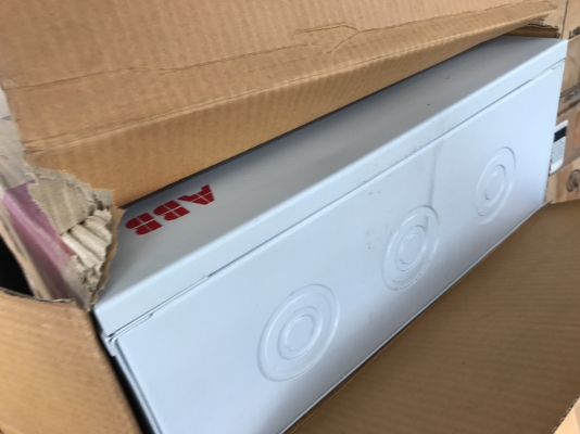 ขายตู้ควบคุมไฟฟ้า ABB ของใหม่ในกล่องไม่เคยใช้งาน มีหลายกล่องครับ