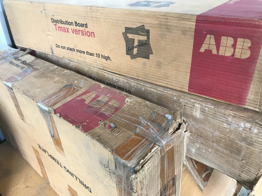 ขายตู้ควบคุมไฟฟ้า ABB ของใหม่ในกล่องไม่เคยใช้งาน มีหลายกล่องครับ