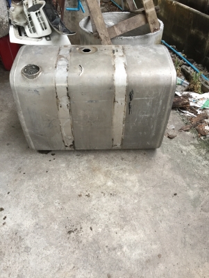 ถังน้ำมันรถบรรทุกvolvo 400ลิตร