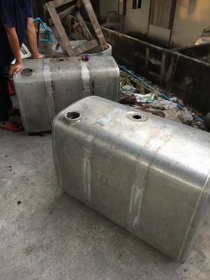 ถังน้ำมันรถบรรทุกvolvo 400ลิตร